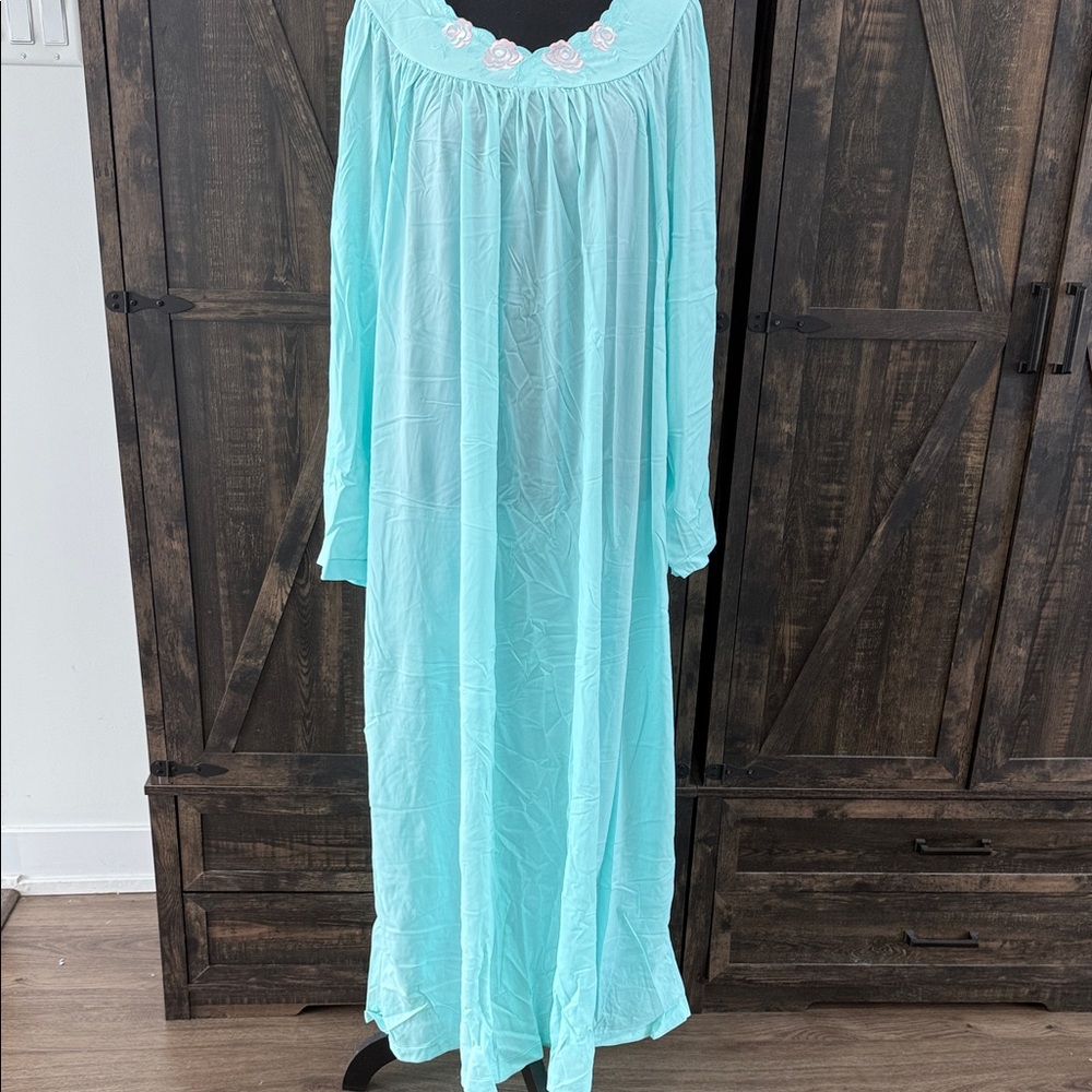 Vintage Shadow line Light Blue Floral Embroidered 3XL Nightgown